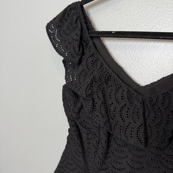 WHITE HOUSE BLACK MARKET eyelet ruffle tank in black size 6 - Picture 2 of 7